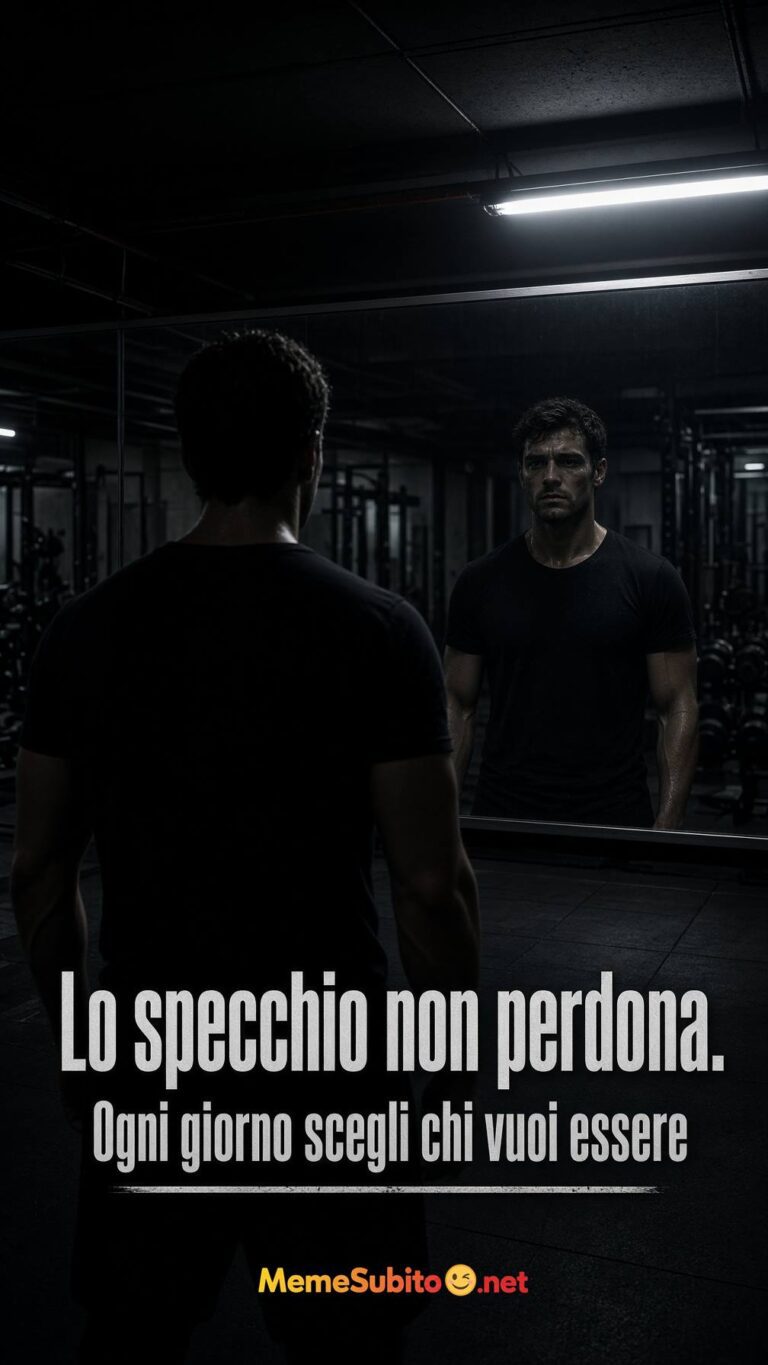 Meme fitness persona di spalle davanti allo specchio in palestra